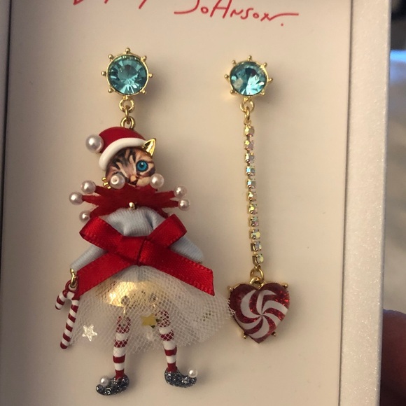 Betsey Johnson Jingle Bell Bling Christmas Cat & Heart Mismatch Drop Earrings - Picture 2 of 14